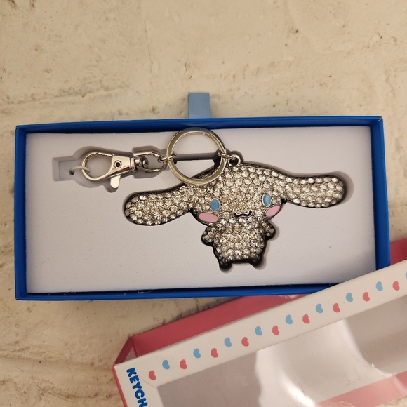 Hello Kitty Rhinestone Key Chain - Picture 4 of 5